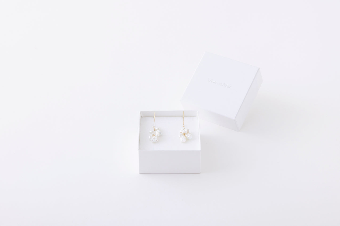 [ noble ] Pearl Pierced Earrings