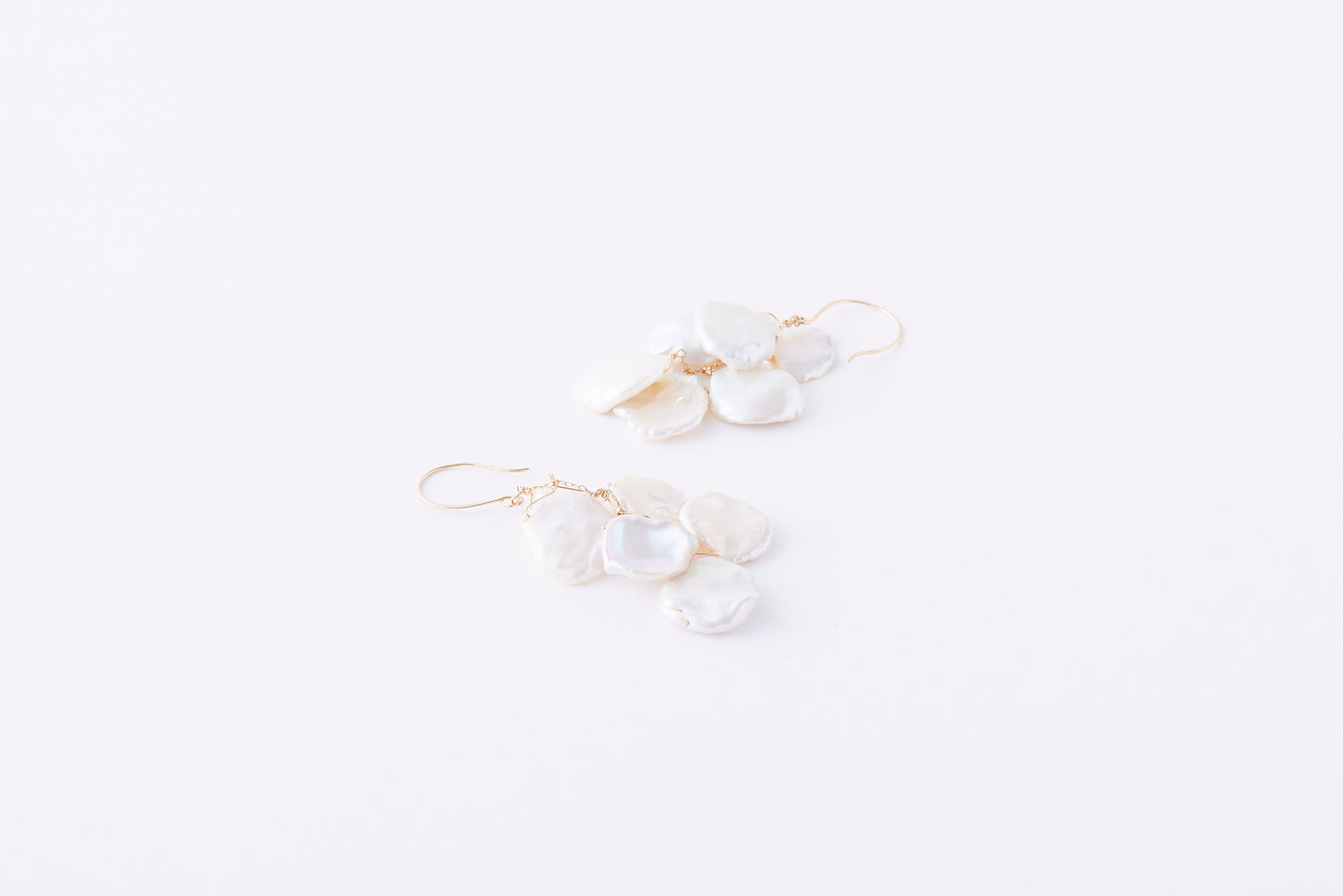 [ noble ] Petal Pearl Pierced Earrings