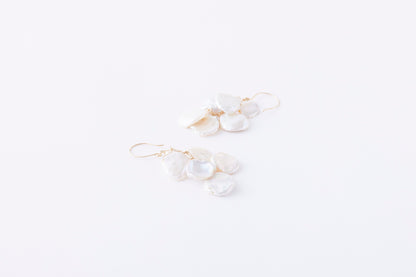 [ noble ] Petal Pearl Pierced Earrings